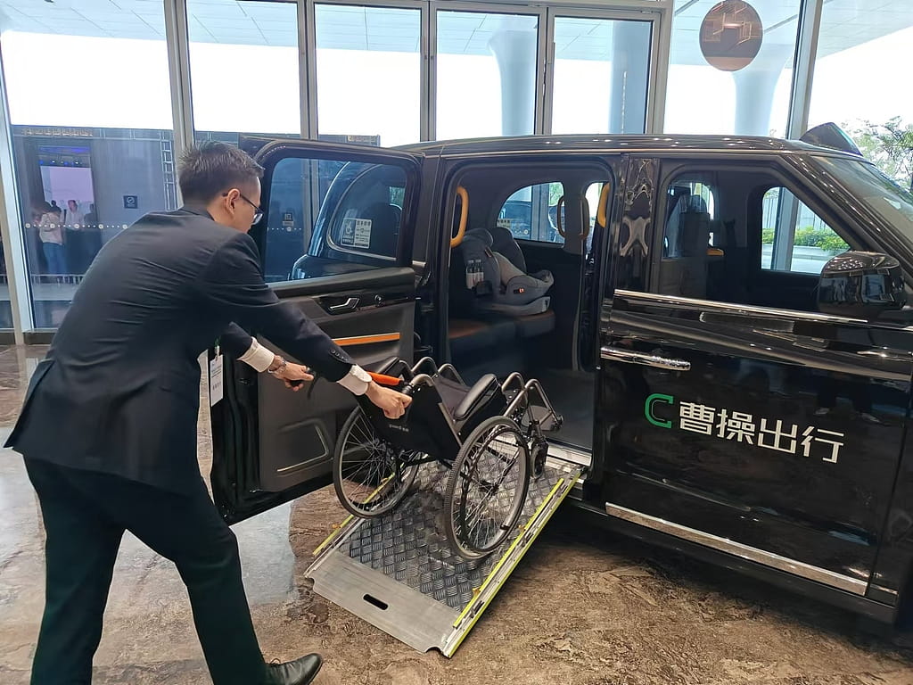 曹操出行的无障碍专车 | 图片来源：视觉中国