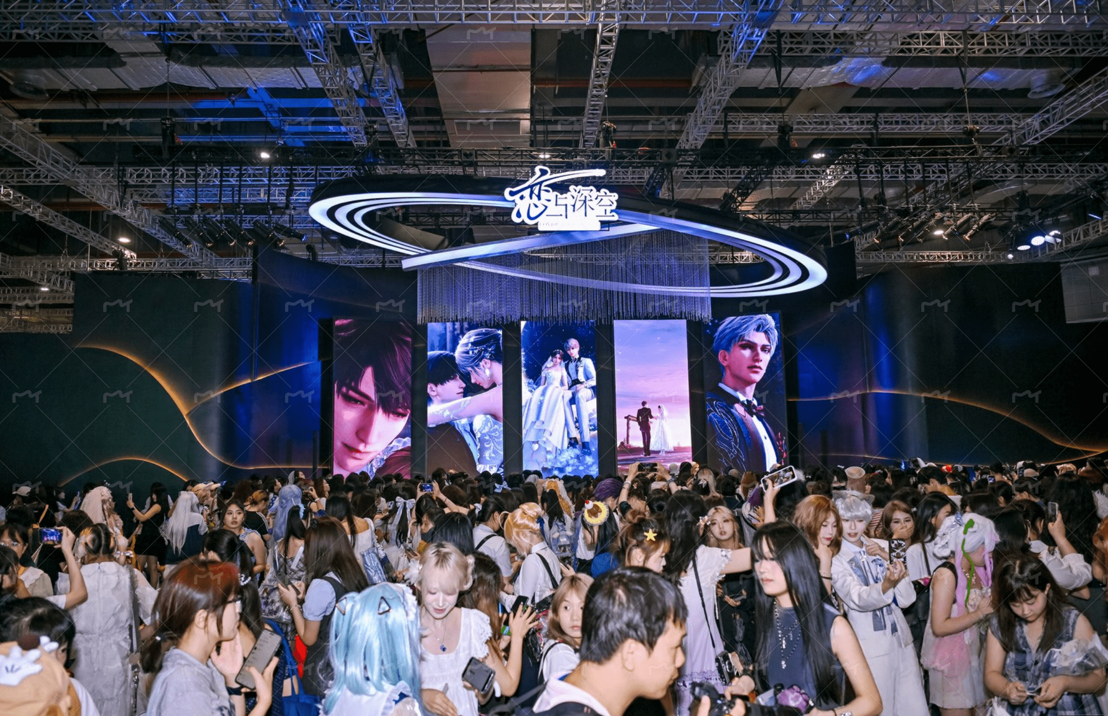火爆的《恋与深空》展台丨来自：BW2025